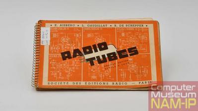 guide des caractéristiques des tubes électroniques "Radio tubes"