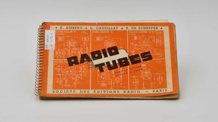 guide des caractéristiques des tubes électroniques "Radio tubes"