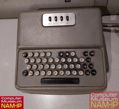 Tableau de commande/clavier perforatrice