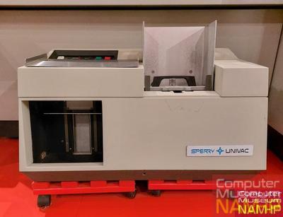 Lecteur de cartes perforées Sperry Univac