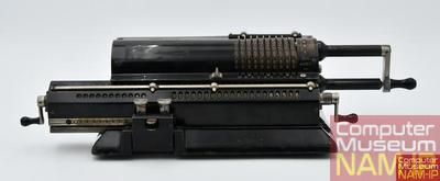 Machine à calculer mécanique Odhner 
